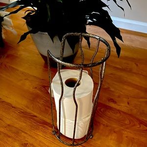 Hammered metal toilet paper stand